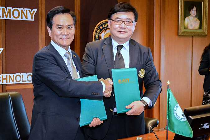 AIT and Siam University sign MoU